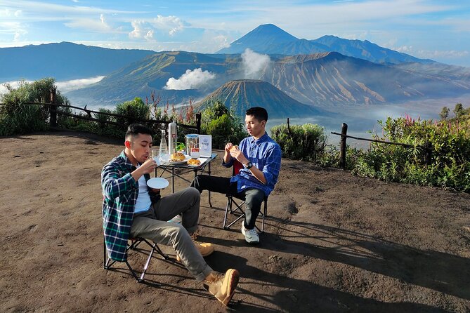 1 Day - Bromo Sunrise Romantic Breakfast // 00.30 - 13.00 - Bukit Cinta and Widodaren from 6:30 to 8 a.m.