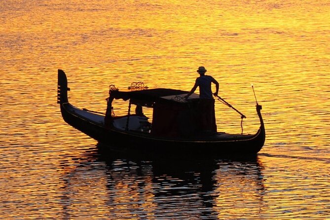 1 Hour Private Romantic Gondola Cruises in Banksia Beach - Who will enjoy this cruise most?