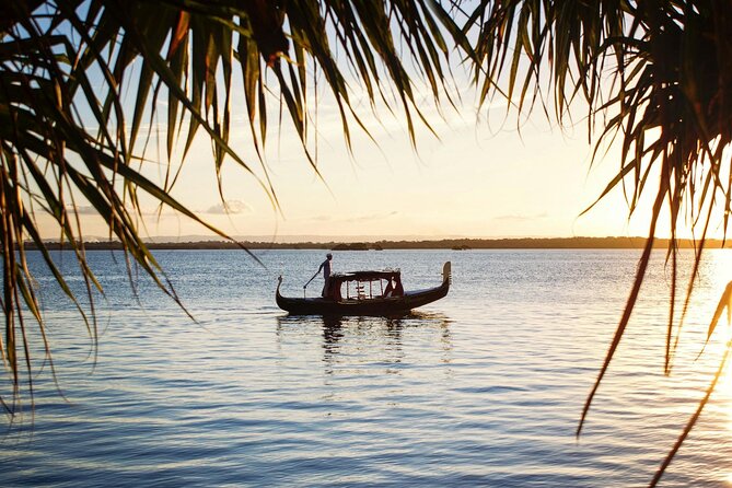 1 Hour Private Romantic Gondola Cruises in Banksia Beach - The food plate adds more than decoration