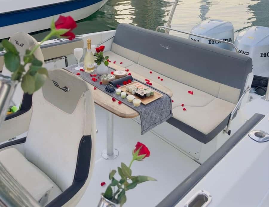 2-Hrs Private Romantic Sunset Cruise with Sushi and Drinks - Dubai Marina Canal: the opening stretch