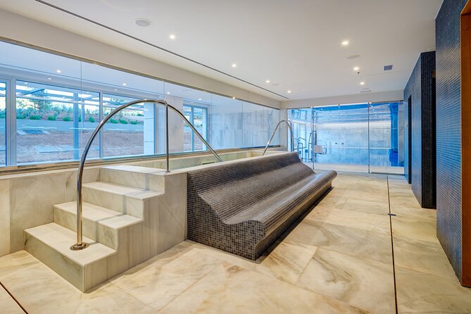 25 Minute Couples Massage with Spa Access - Towels, lockers, swimwear, and slippers