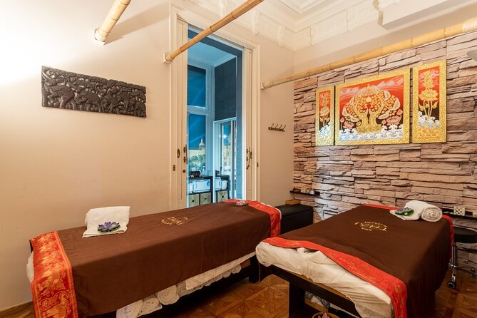 60 min Couple's Massage to choose and 30 min Floral Bath at THAI SPA MASSAGE - What the 90-minute schedule feels like