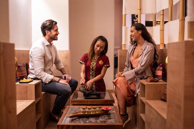 60 min Couple's Massage to Choose and 30 min Floral Bath THAI MASSAGE ALURA - The 60-minute couples massage