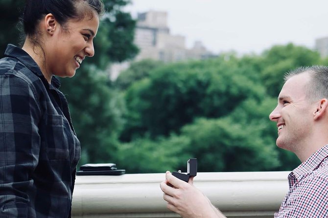 60 min surprise proposal carriage ride - The flowers and photography add real value