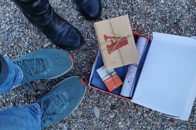 A box for a romantic walk in the city center of Vienna - A pause in the former imperial garden at Burggarten