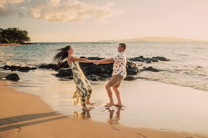 A Romantic Photoshoot for 2 in Maui - Ulua Beach gives the session its Maui sense of place