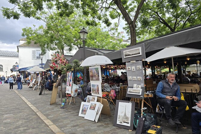 A Tapestry of Art and Romance in Montmartre - Dalida’s bust, a personal corner of Montmartre