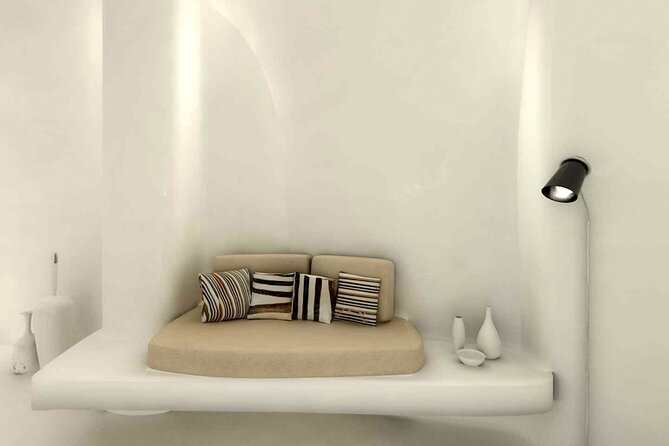 Akrotiri: Couples Massage & Pool Day Access - One hour beside the outdoor pool