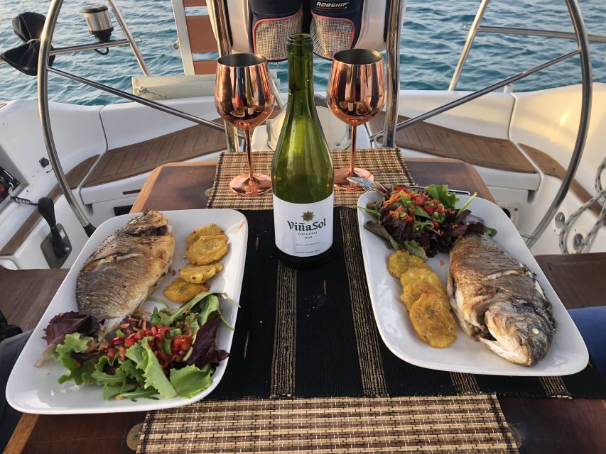 Alcudia: Romantic Sailing Trip with Diner for 2 - Swimming and snorkeling in Alcudia Bay