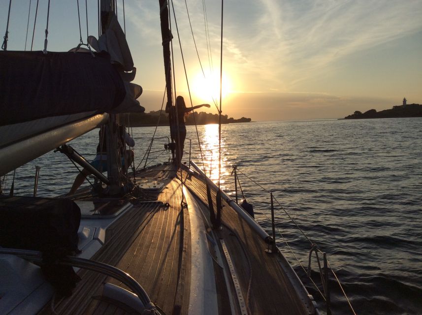 Alcudia: Romantic Sailing Trip with Diner for 2 - The ride back as the light fades