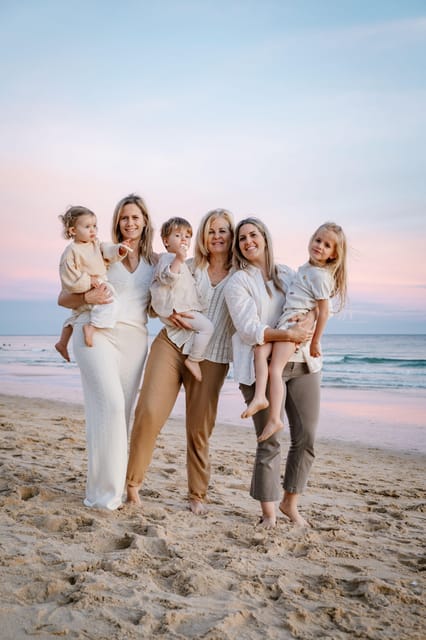 Algarve: 1 hour Couple & Family Photoshoot - Beach clothing, cliff shoes, and what to bring