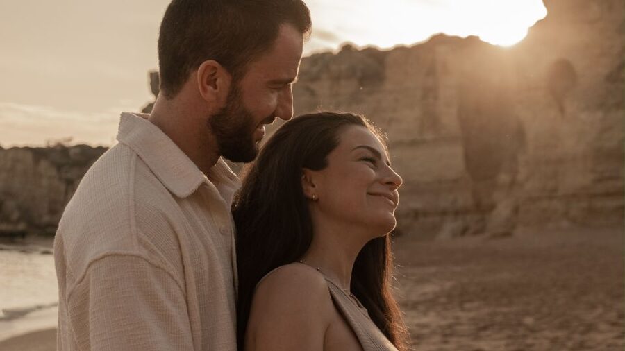 Algarve: Photoshoot for couple, family, portrait - Why sunrise and sunset are worth considering