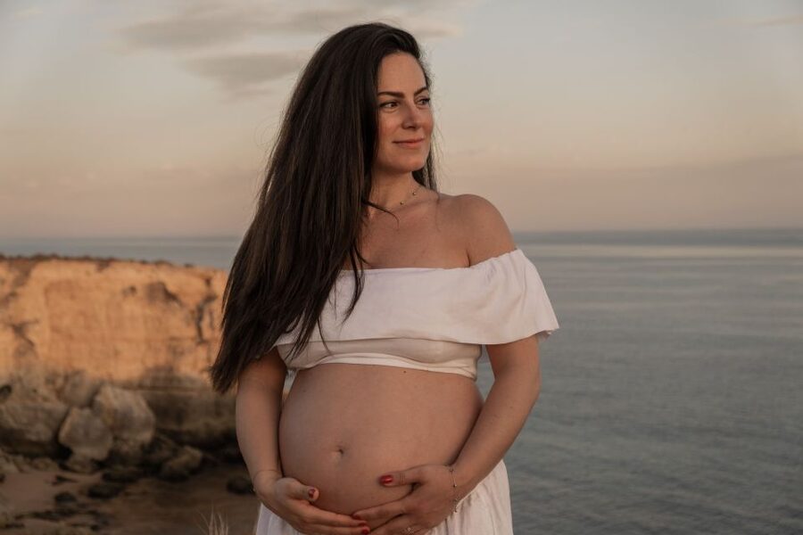 Algarve: Photoshoot for couple, family, portrait - Outfit advice that works with the Algarve setting