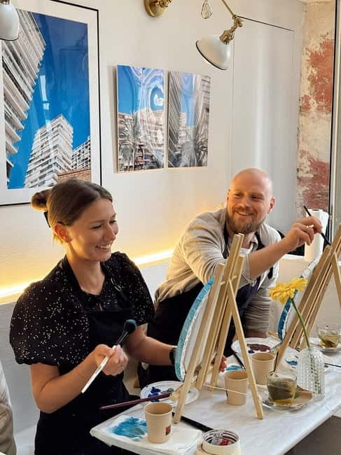 Alicante: Private Art Experience for Couples – Paint & Sip - Key details that make this date different
