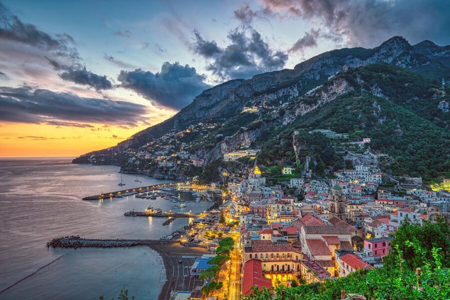 Amalfi Coast: Romantic Sunset Cruise with Music & Cocktails - Who should book this experience?