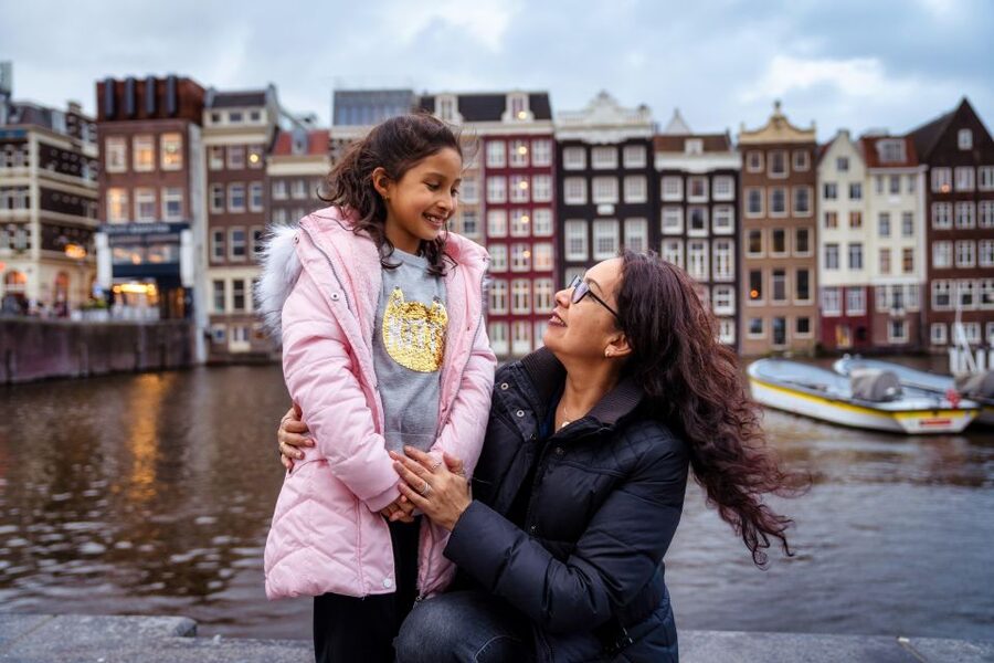 Amsterdam Canals Photoshoot: Private Solo, Family or Couples - What to wear and bring