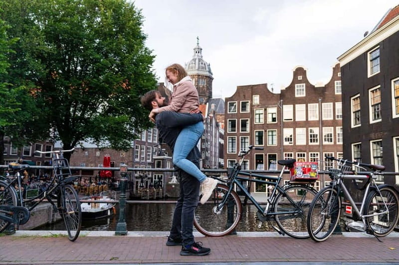 Amsterdam Canals Photoshoot: Private Solo, Family or Couples - Damrak and the classic Amsterdam setting