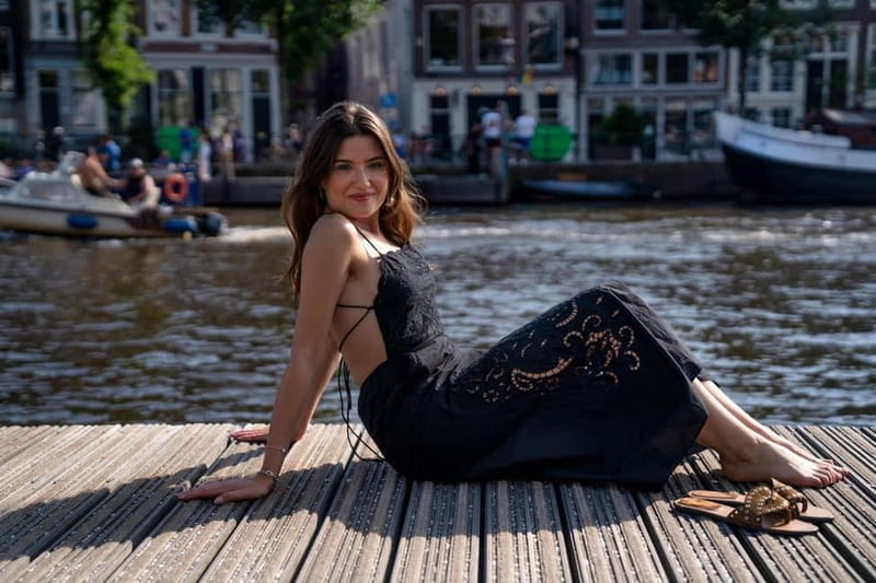 Amsterdam Canals Photoshoot: Private Solo, Family or Couples - Meeting Juliette at Prins Hendrikkade