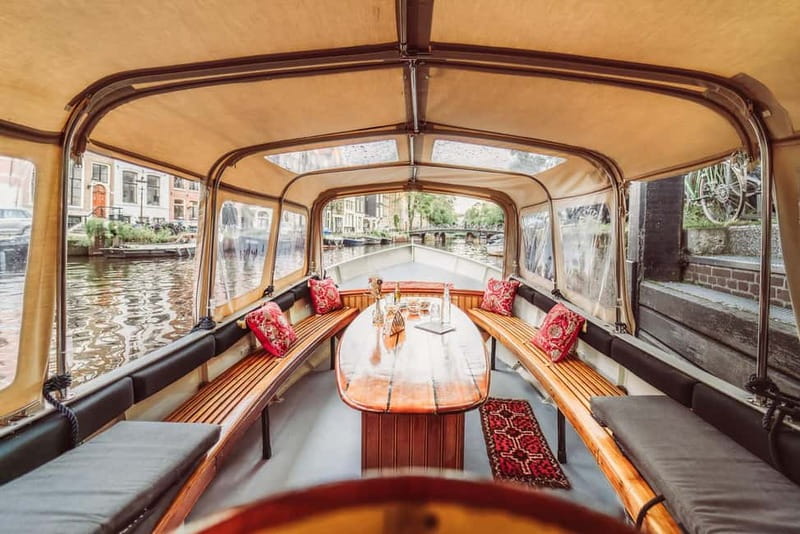 Amsterdam: Private Romantic Canal Cruise w. Prosecco/Snacks - Reguliersgracht and the Seven Bridges of Love