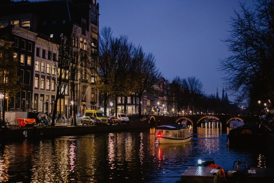 Amsterdam: Private Romantic Evening Boat Tour with Prosecco - Key points to know before booking