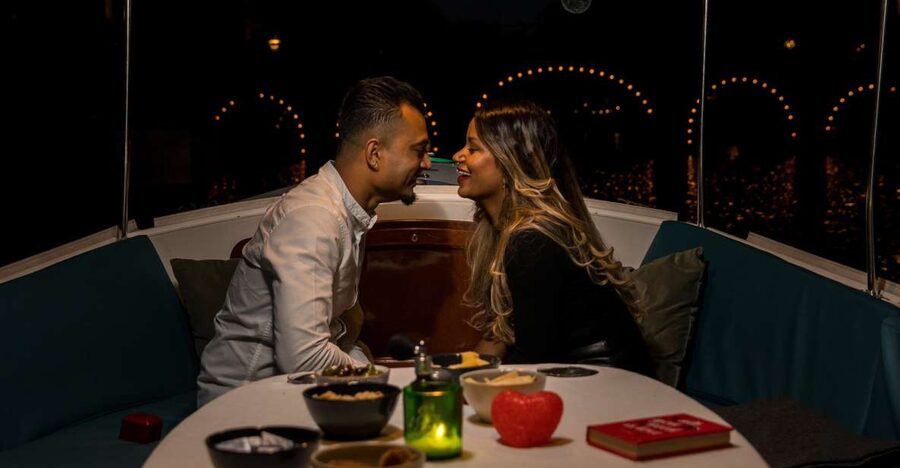Amsterdam: Private Romantic Evening Boat Tour with Prosecco - The Amstel and Magere Brug after sunset