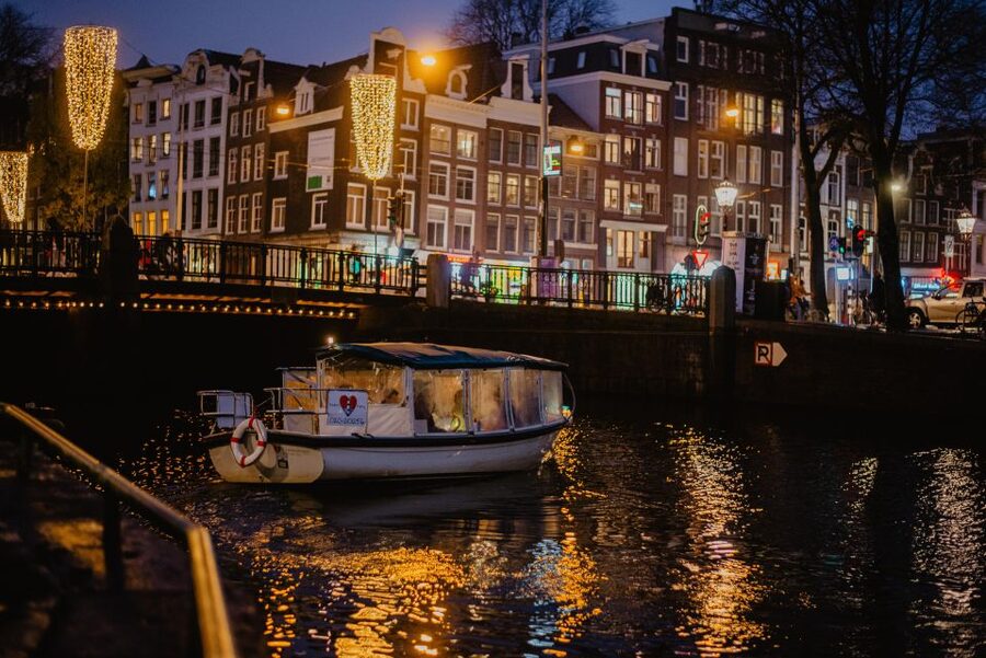 Amsterdam: Private Romantic Evening Boat Tour with Prosecco - Herengracht and the return to Keizersgracht
