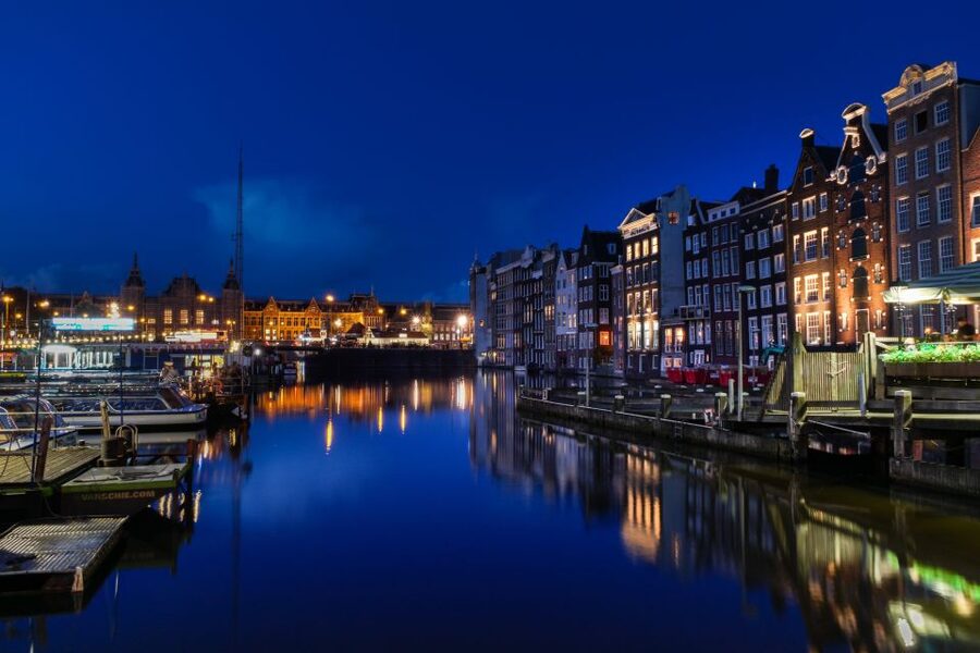 Amsterdam: Private Romantic Evening Boat Tour with Prosecco - Meeting at Keizersgracht 401