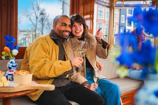 Amsterdam: Romantic Canal Cruise with Optional Bubbles & Bites - Views of the Rijksmuseum and Spiegelgracht
