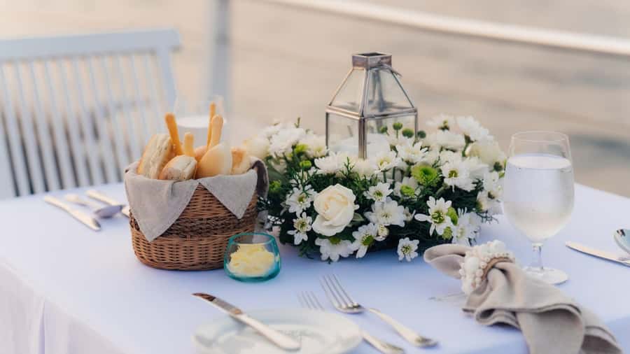 Bali/Benoa: 5-Course Romantic Evening Cruise With Live Music - Transfers can save you a stressful evening