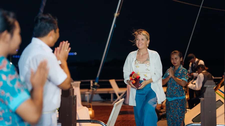 Bali/Benoa: 5-Course Romantic Evening Cruise With Live Music - Practical timing and booking advice