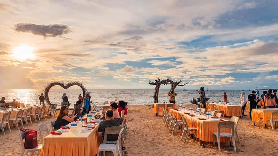 Bali: Jimbaran Bay Romantic Spa and Seafood Sunset Dinner - Key points at a glance