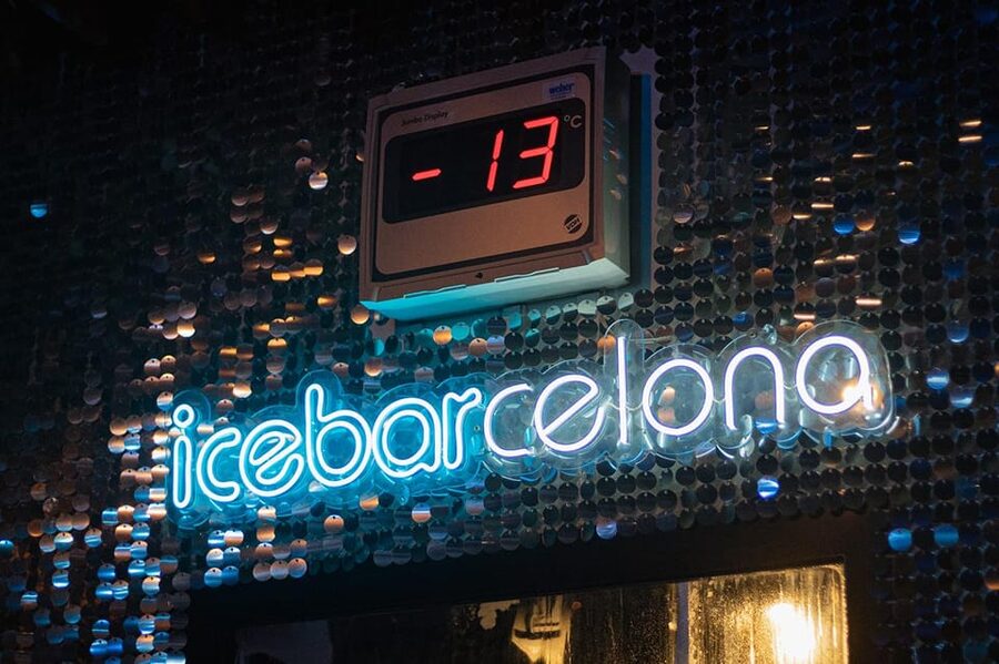 Barcelona: Ice Bar and Terrace Drinks Romantic Package - Photos, music, and the human touch