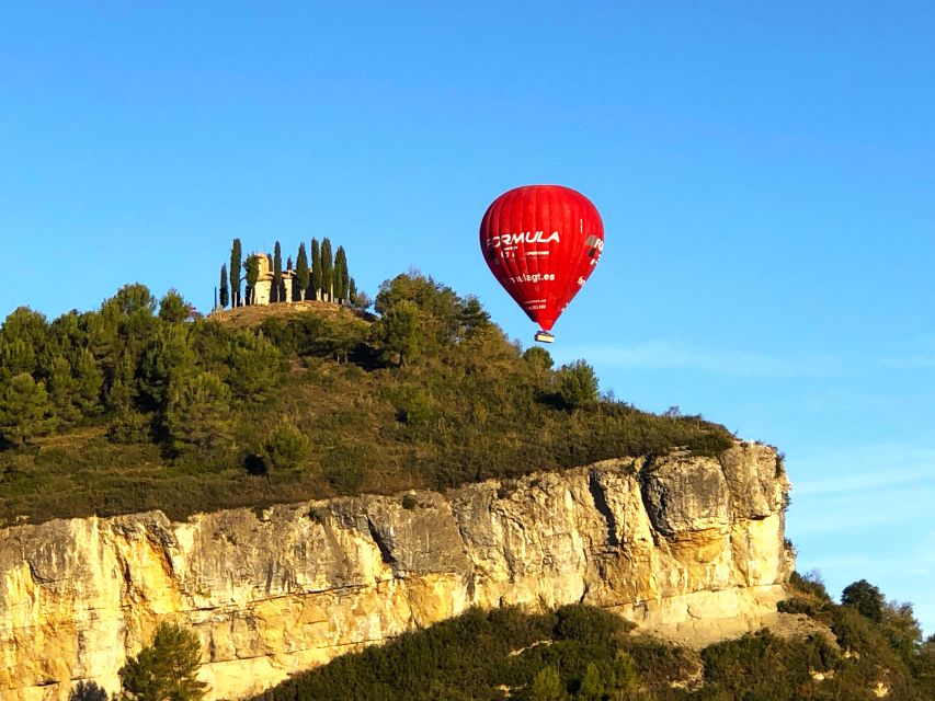 Barcelona: Private Romantic Balloon Flight - One hour above Catalonia