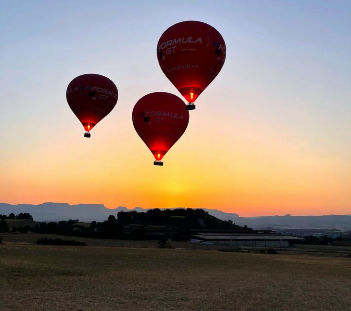 Barcelona: Private Romantic Balloon Flight - Cava, pastries, breakfast, and photos