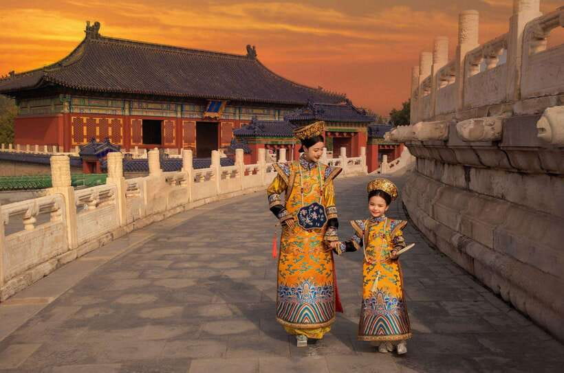 Beijing: Hanfu Experience & Photo Shoot – Family & Couples - The Moat and Red Walls Near the Forbidden City