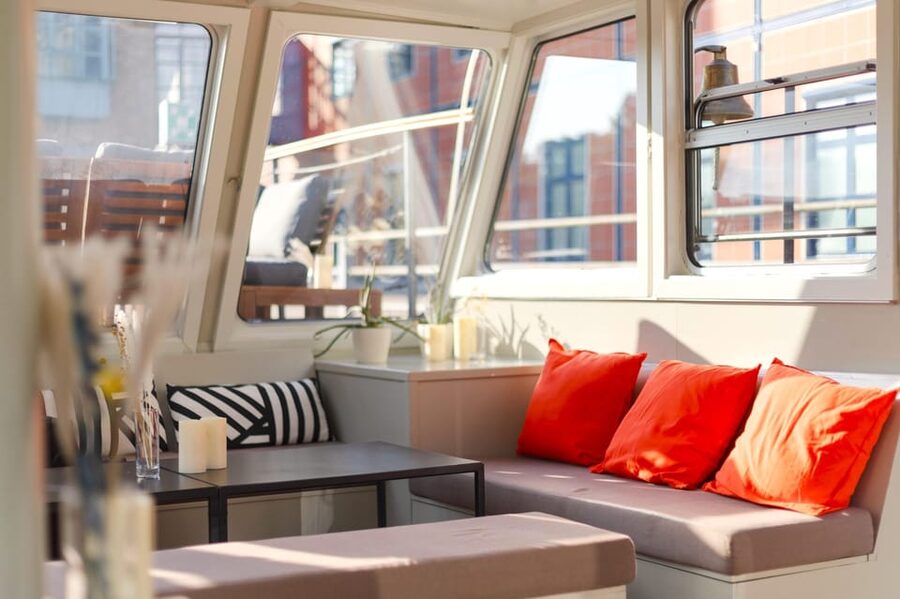 Berlin: Evening Boat Cruise – Romance & Moonlight - Nikolaiviertel and the return ride