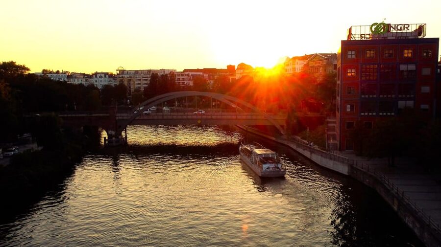 Berlin: Evening Boat Cruise – Romance & Moonlight - Roof terrace, panoramic windows, or captain’s seating