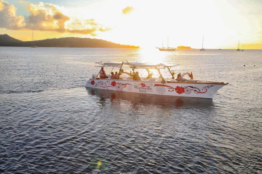 Bora Bora: Combo Sunset Cruise & Romantic Dinner at St James - The sunset over Bora Bora’s lagoon