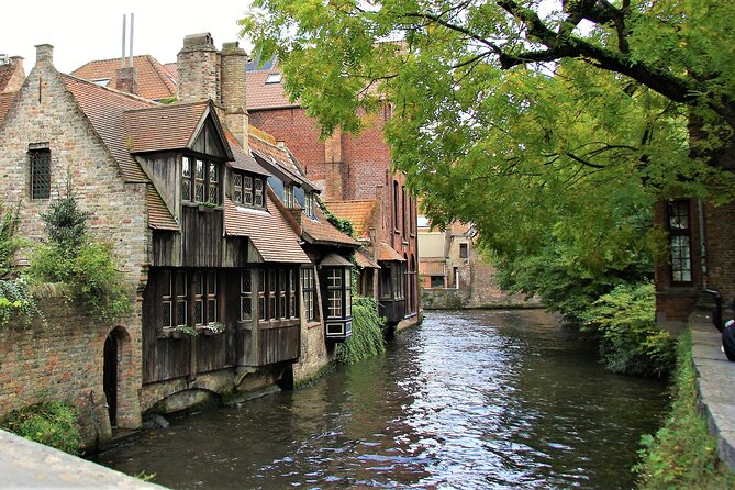BRYGGJA ROMANTICA - 3 Hour Romantic Tour in Bruges - Sint-Annakerk and an outsized painting