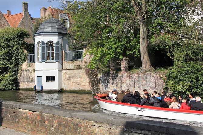BRYGGJA ROMANTICA - 3 Hour Romantic Tour in Bruges - Vismarkt, fish, lace, and changing trades