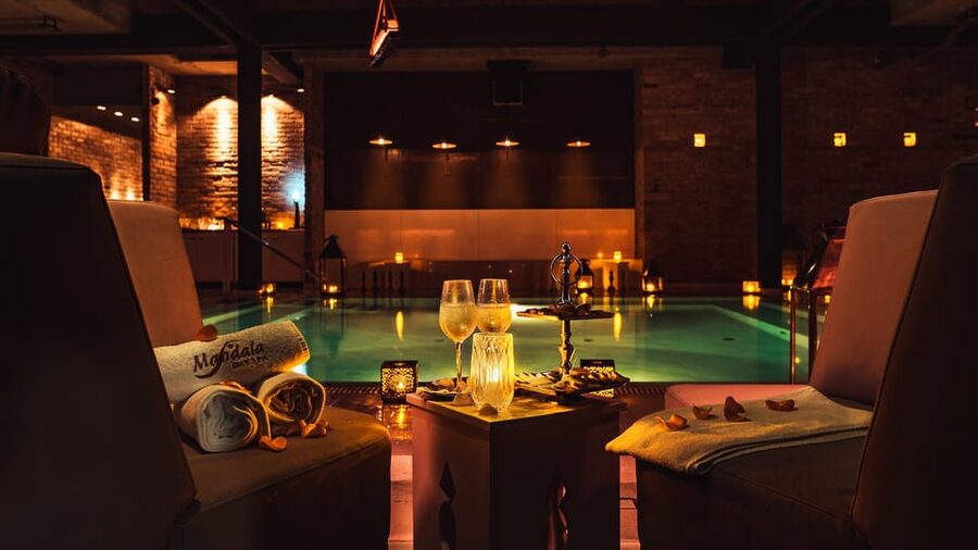 Budapest: Couple Holistic Swedish Massage with Jacuzzi Time - Drinks, snacks, and the option to linger