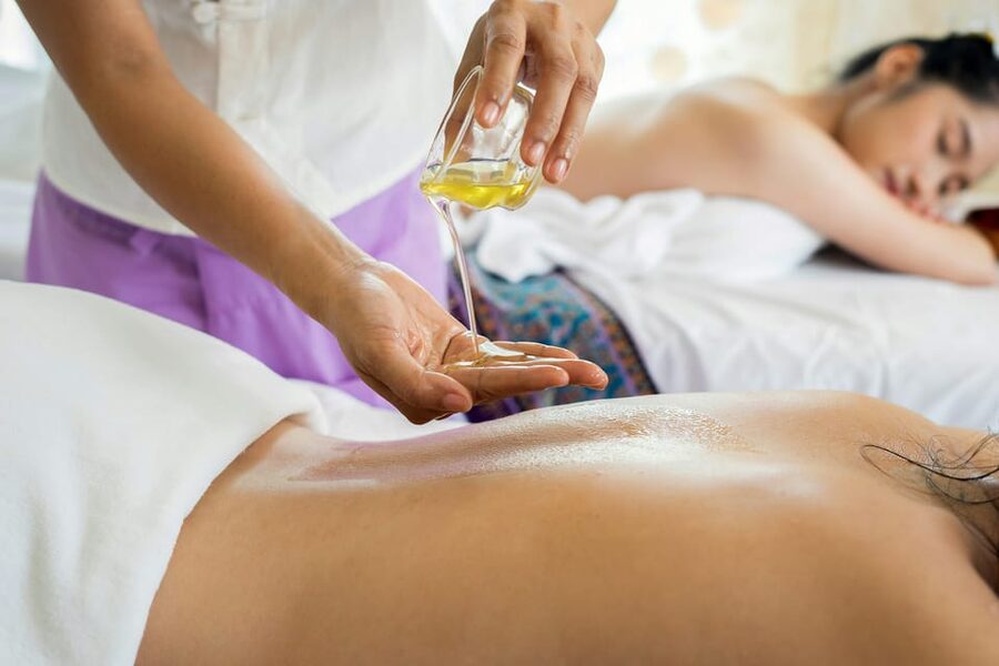 BUDAPEST, Day Spa : Couples Massage with Roses Bubble Bath - Who will enjoy this most