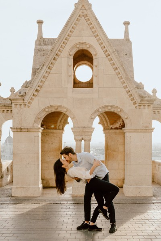 Budapest: romantic photoshoot at Buda's iconic sightseeings - Key points to know before you book