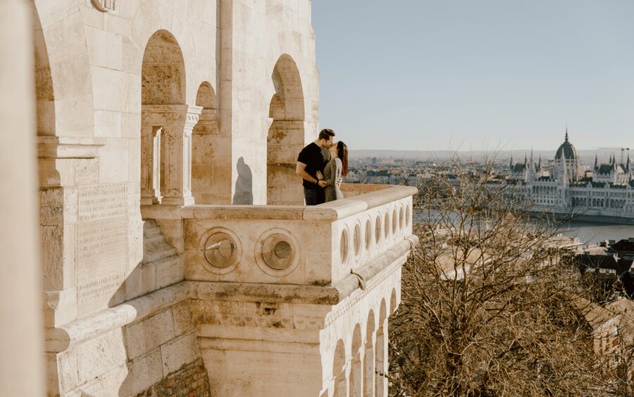 Budapest: romantic photoshoot at Buda's iconic sightseeings - Forty edited photos delivered within two to five days
