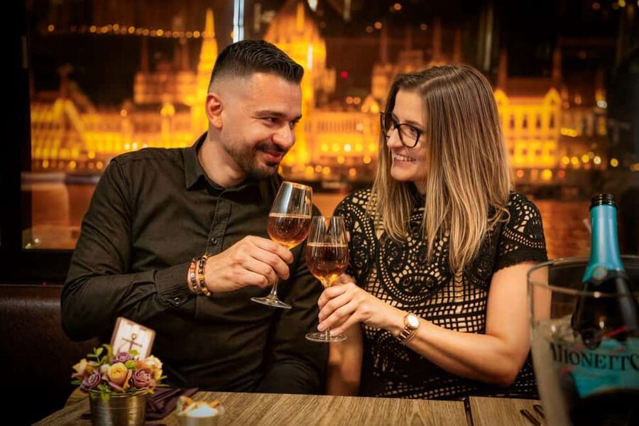 Budapest: Valentine’s Day Dinner Cruise with Piano Show - Key points at a glance
