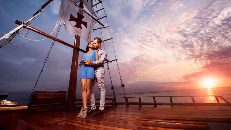 Cancun: Columbus The Romantic Dinner Cruise - Boarding early can improve your evening
