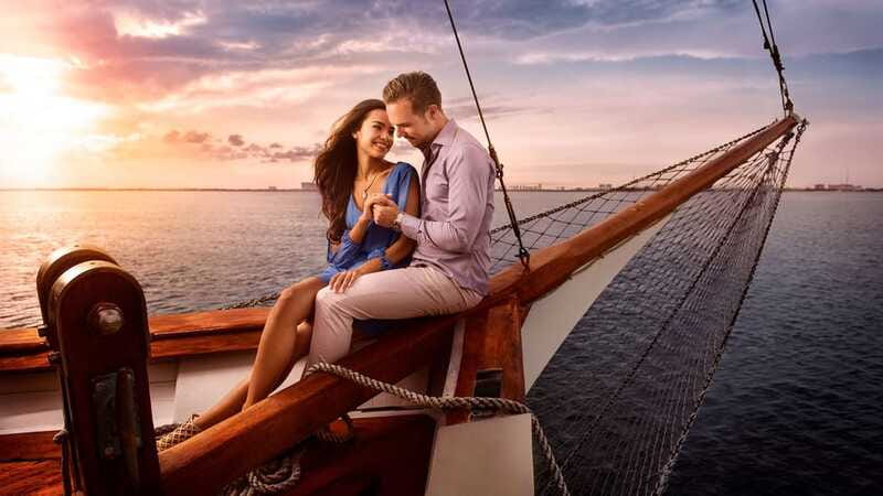 Cancun: Columbus The Romantic Dinner Cruise - Saxophone music and dancing on deck