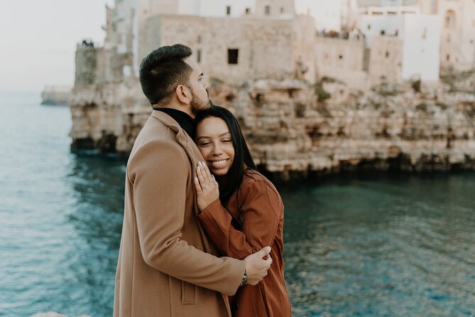 Couple or family photo shoot Polignano a Mare - Polignano’s setting gives the session its character