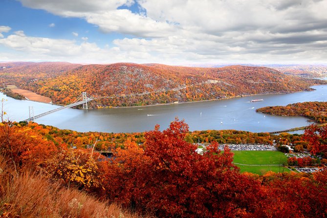 Couple's Private Hudson Valley Fall Foliage Helicopter Tour from Westchester - Picking the right occasion and timing