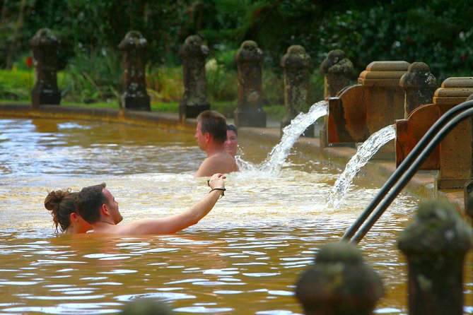 Couples PRIVATE Hybrid 4X4 Tour - Furnas (Inc Hot Springs and 3 Course Lunch) - A three-course cozido lunch at Tony’s